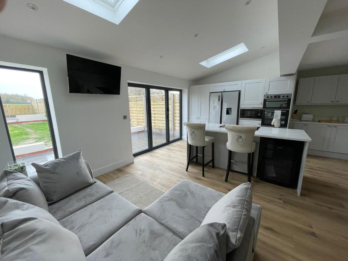 Newly Renovated 3 Bed Property - Countryside Views Dunstall 외부 사진